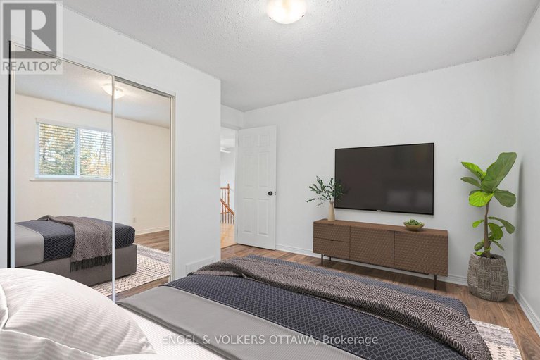 29015610/4720-whispering-willow-drive/sarsfieldbearbrook/ottawa/ontario/K4B1J1_24