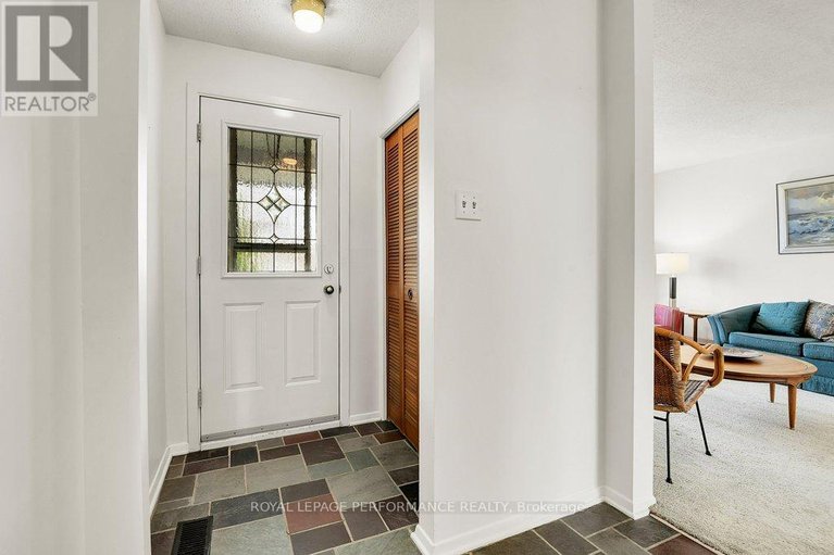 29678423/2218-aster-street/urbandale-acres/ottawa/ontario/K1H6R6_5