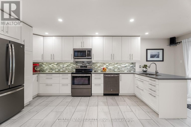 28498245/32-acklam-terrace/morgans-grantsouth-march/ottawa/ontario/K2K2H5_7