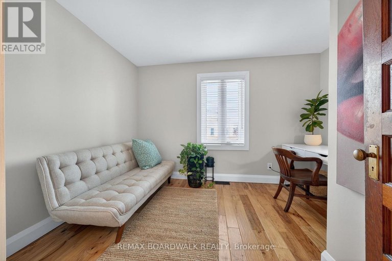 29640571/154-queen-mary-street/overbrookcastle-heights/ottawa/ontario/K1K1X5_26