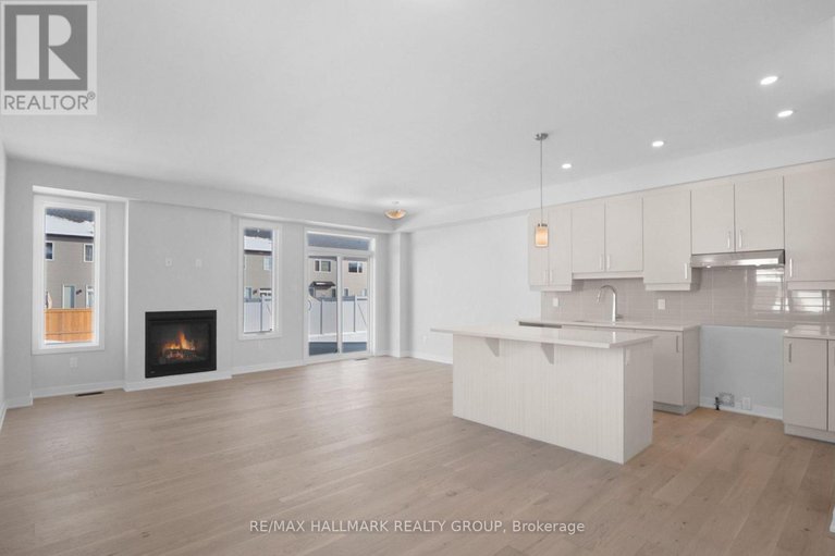 29360428/1944-hawker-private/huntley-ward-south-east/ottawa/ontario/K2M0M5_8