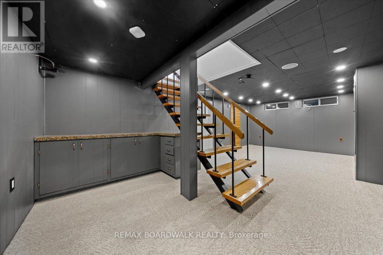 29391601/1446-woodward-avenue/carlington/ottawa/ontario/K1Z7W3_34