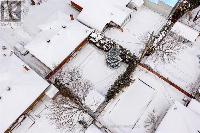 29388102/2089-bangor-street/elmvale-acresurbandale/ottawa/ontario/K1G2X6_23