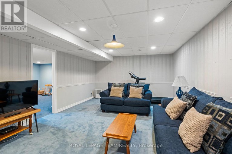 28339278/5517-cedar-drive/manotick-east-to-manotick-station/ottawa/ontario/K4M1B4_36