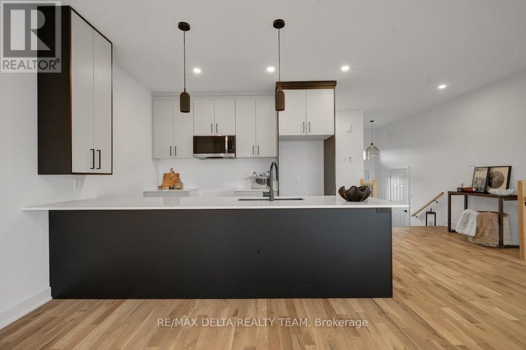 28790406/10-vicky-court/clarencerockland-twp/clarence-rockland/ontario/K0A2A0_16
