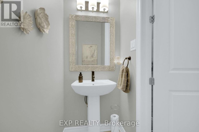 28403302/814-bascule-place/btwn-franktown-rd-fallowfield-rd/ottawa/ontario/K0A2Z0_9