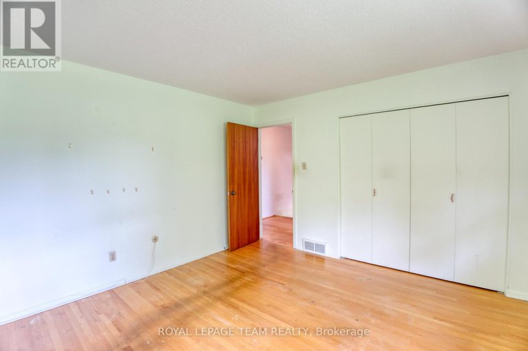 28412587/19-dayton-crescent/leslie-park/ottawa/ontario/K2H7N8_22