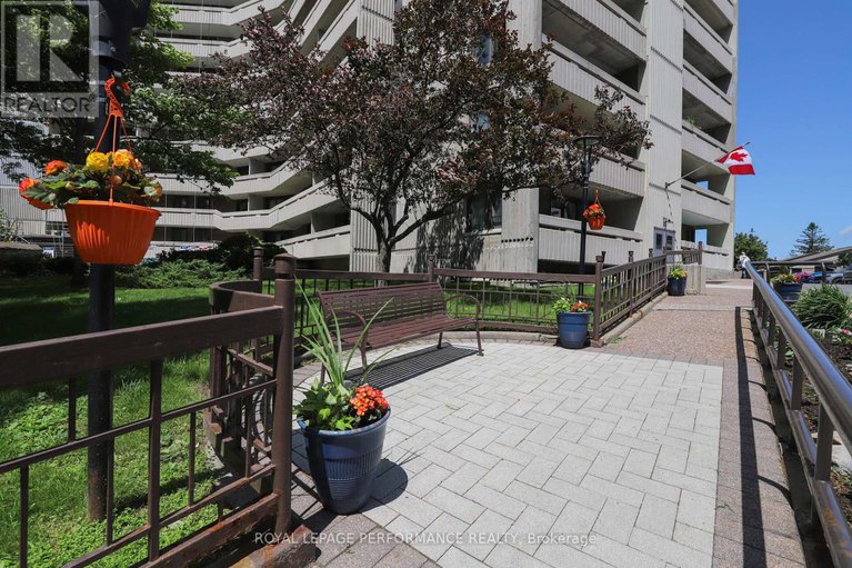 28505384/1002-1171-ambleside-drive/woodroffe/ottawa/ontario/K2B8G6_3