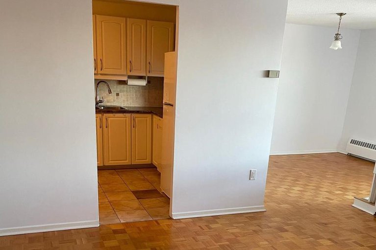 28779261/1102-1356-meadowlands-drive-e/borden-farmstewart-farmcarleton-heightsparkwood-hills/ottawa/ontario/K2E6K6_17