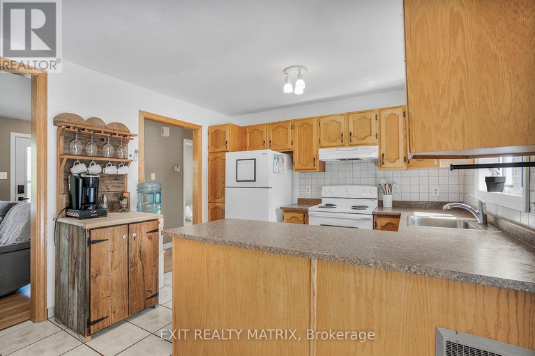 28853984/2896-front-road/east-hawkesbury-twp/east-hawkesbury/ontario/K6A2R2_9