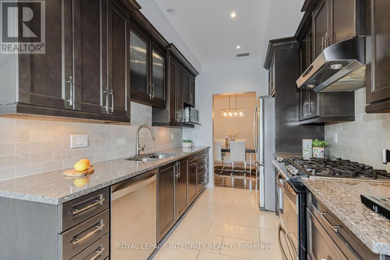 28931178/206-ancaster-avenue/woodroffe/ottawa/ontario/K2B5B3_6