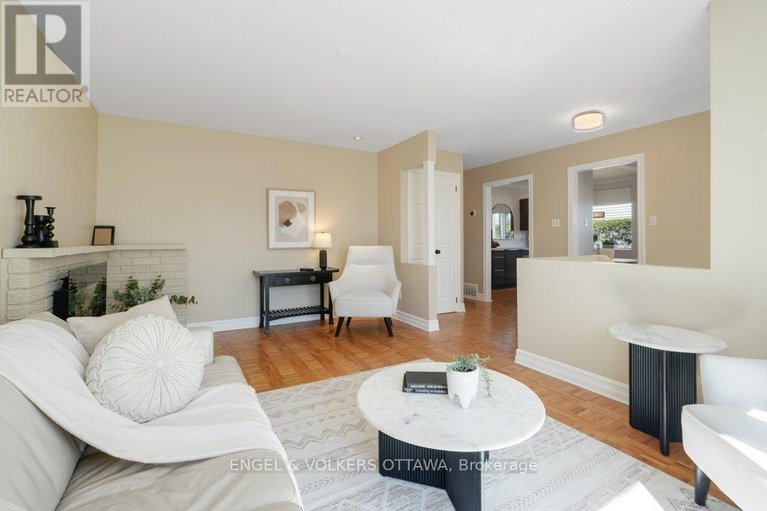 29665658/3354-chilliwack-way/sawmill-creektimbermill/ottawa/ontario/K1T1P5_8