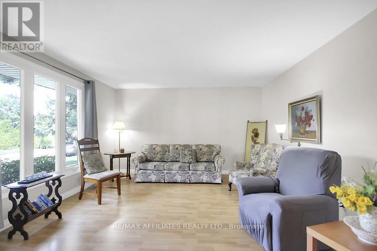 28858378/52-laurie-court/glencairnhazeldean/ottawa/ontario/K2L1S4_4