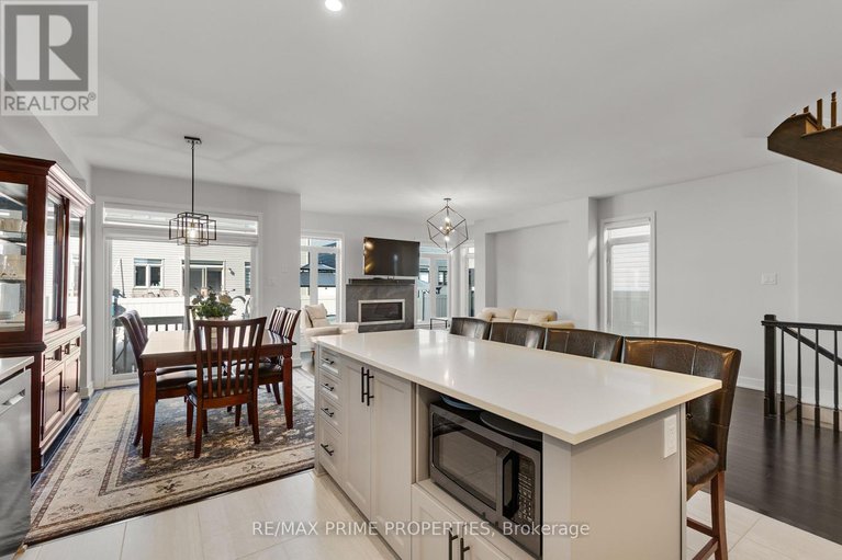 28820804/249-fountainhead-drive/mer-bleuebradley-estatesanderson-park/ottawa/ontario/K1W0H4_10
