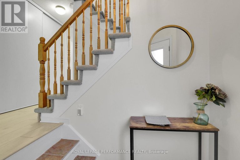 29606715/221-desrosiers-street/vanier/ottawa/ontario/K1L7T2_3