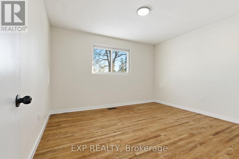 29326818/2243-miramichi-street/kenson-park/ottawa/ontario/K2C0Z1_14