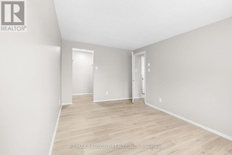 29207942/53a-798-st-andre-drive/hiawatha-parkconvent-glen/ottawa/ontario/K1C4R4_23