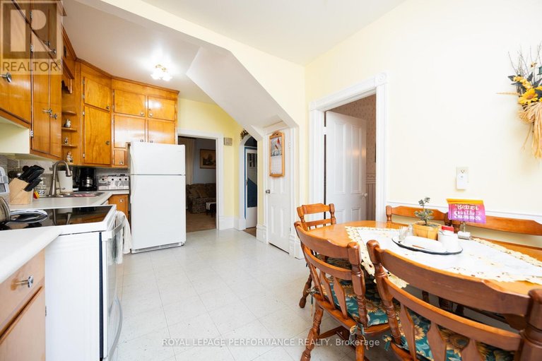 29632412/11-peter-street/maxville/north-glengarry/ontario/K0C1T0_15