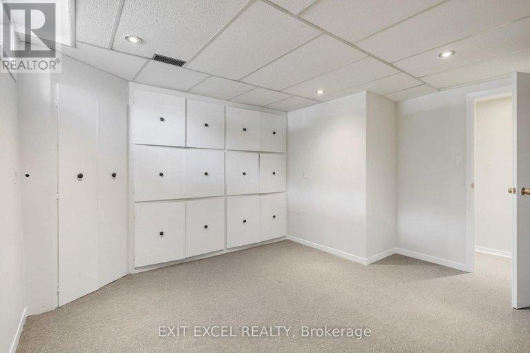 28857202/396-roxdale-avenue/bilberry-creekqueenswood-heights/ottawa/ontario/K1E1V5_22