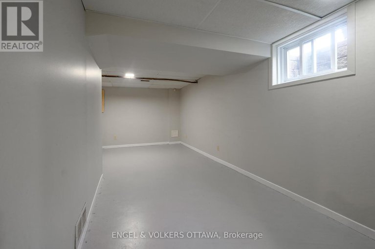 28925521/355-kintyre-private/carleton-square/ottawa/ontario/K2C3M6_35
