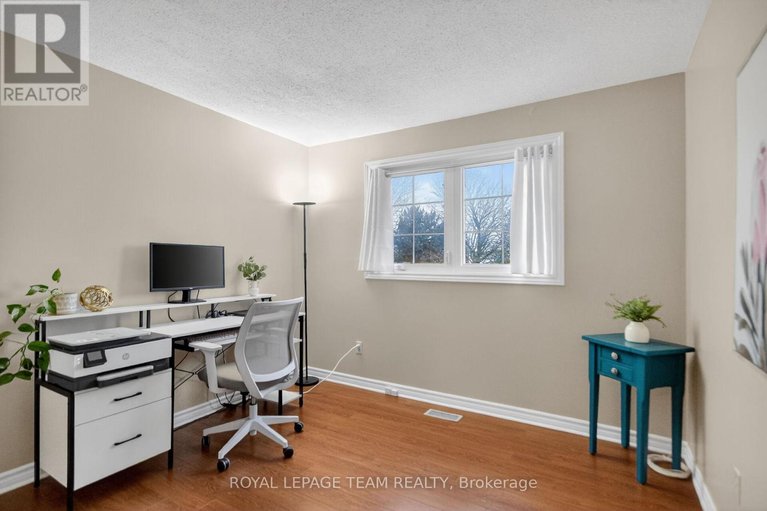 29608683/8-gowrie-drive/glencairnhazeldean/ottawa/ontario/K2L2S4_29