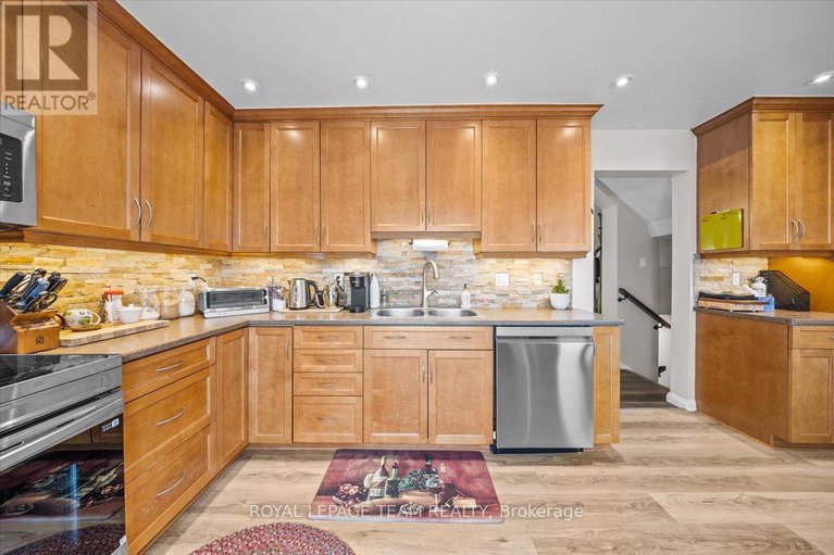 29214223/1137-chimney-hill-way/beacon-hill-south/ottawa/ontario/K1J8Z7_7