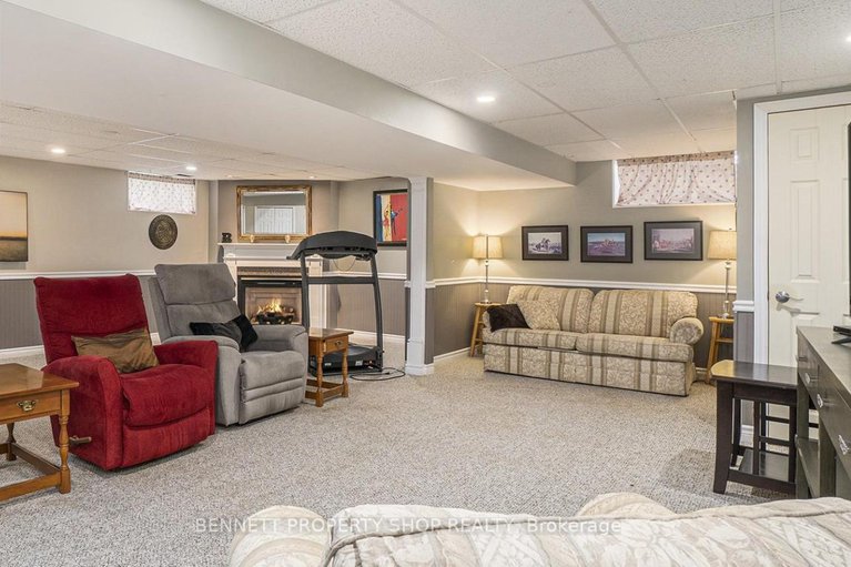 28309432/39-front-street-e/alexandria/north-glengarry/ontario/K0C1A0_21