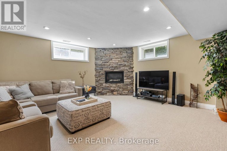 28792701/8325-albert-bouwers-circle/osgoode-twp-north-of-reg-rd-6/ottawa/ontario/K0A2P0_25