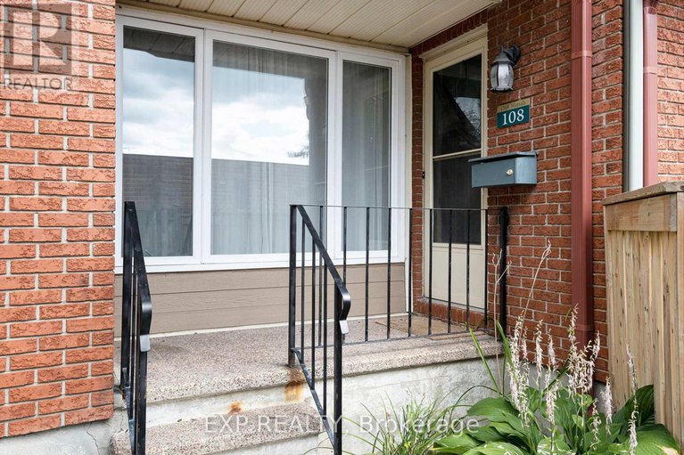 28760669/108-1768-marsala-crescent/fallingbrookpineridge/ottawa/ontario/K4A2G4_3