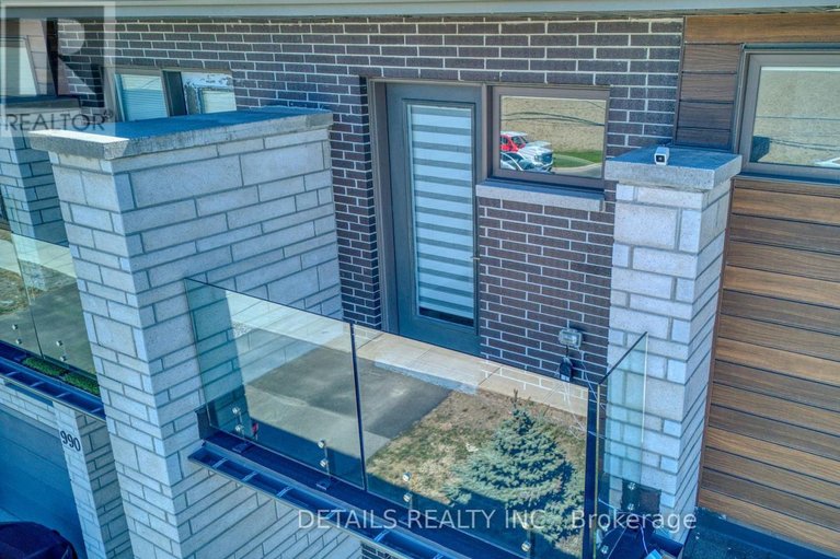 29664784/992-baseline-road-e/city-viewskylinefisher-heightsparkwood-hills/ottawa/ontario/K2C0A5_23