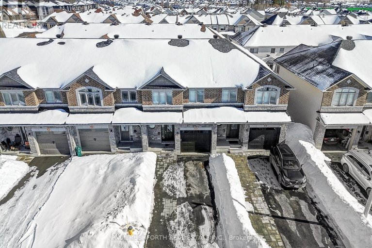 29495848/560-du-pin-rouge-way/mer-bleuebradley-estatesanderson-park/ottawa/ontario/K1W0C4_47