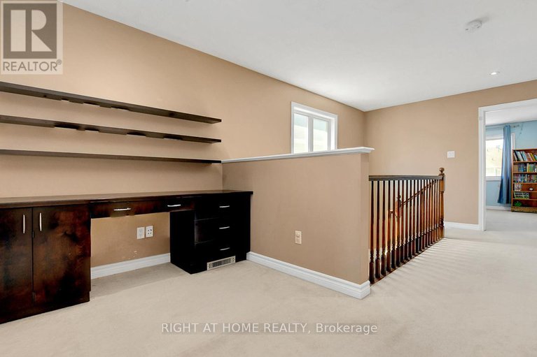 28116304/554-barrick-hill-road/emerald-meadowstrailwest/ottawa/ontario/K2M0B4_23