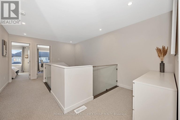 29639073/677-honeydew-street/riverside-southgloucester-glen/ottawa/ontario/K1X0K5_18