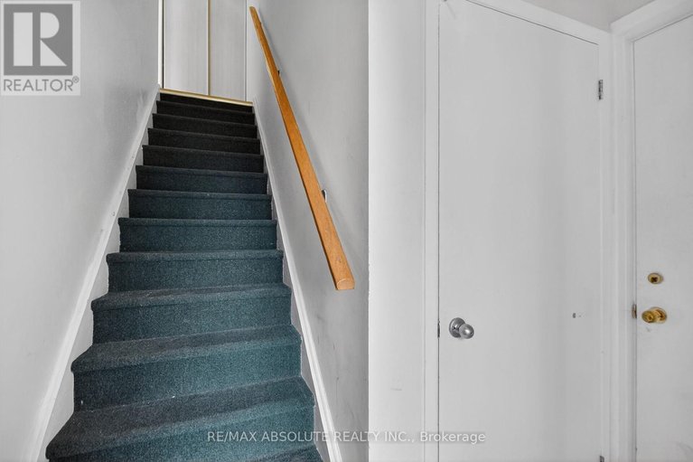 29476159/231-harriot-private/hunt-club-parkgreenboro/ottawa/ontario/K1T3E1_4