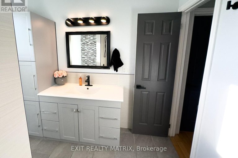 29119541/12187-county-road-3-road/winchester/north-dundas/ontario/K0C2K0_23