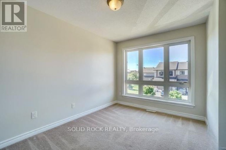 28821782/604-tennant-way/riverside-southgloucester-glen/ottawa/ontario/K4M0C6_12