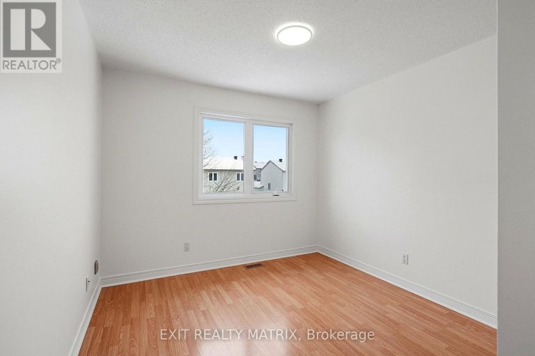 29346779/727-brome-crescent/fallingbrookridgemount/ottawa/ontario/K4A3G8_26