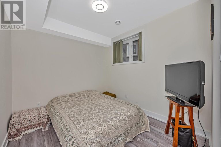 28399504/1355-mory-street/emerald-woodssawmill-creek/ottawa/ontario/K1T1C8_40