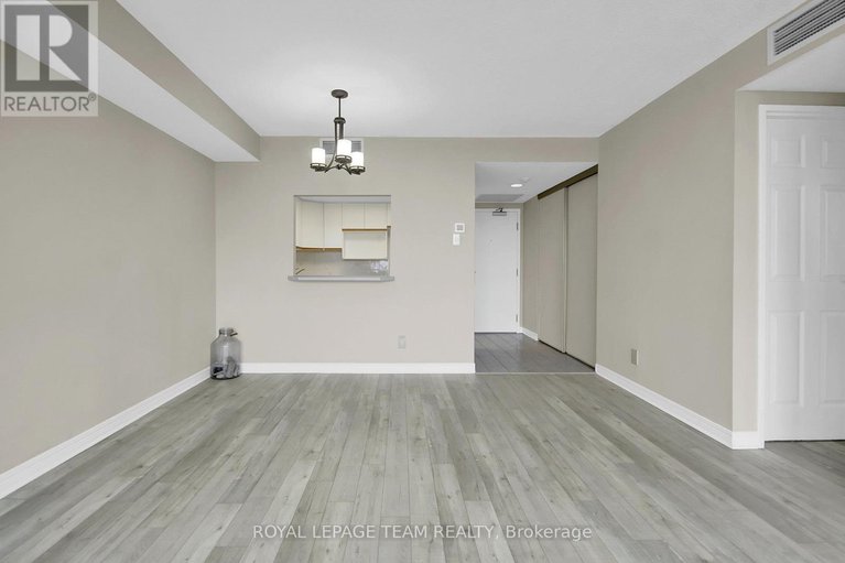 28815929/804-100-grant-carman-drive/borden-farmstewart-farmcarleton-heightsparkwood-hills/ottawa/ontario/K2E8B8_16