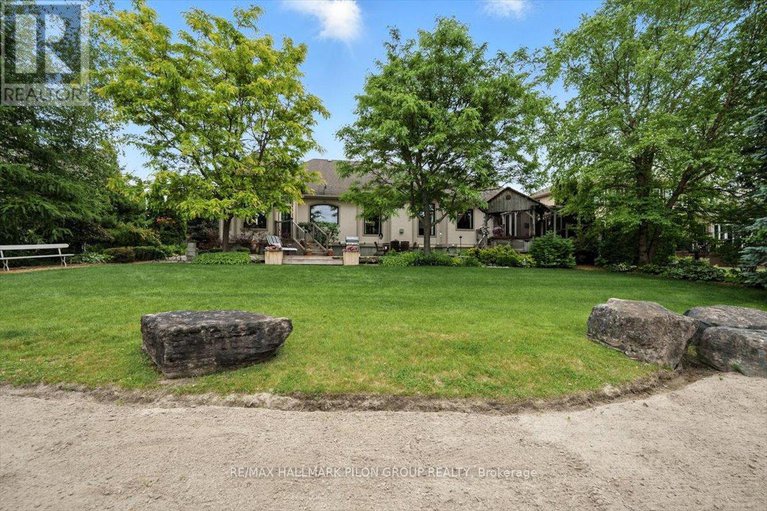 28488839/6893-sparkling-lake-way/greely/ottawa/ontario/K4P1R7_35