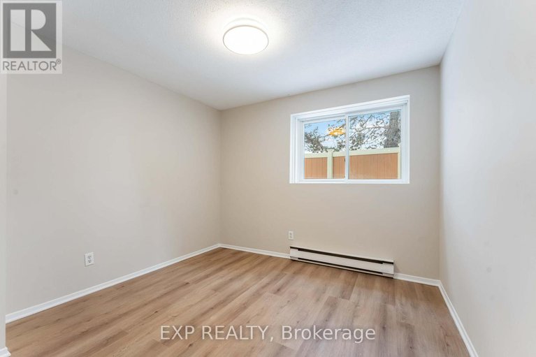 29444282/45a-802-st-andre-drive/hiawatha-parkconvent-glen/ottawa/ontario/K1C4R3_45