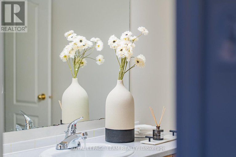 29615584/1615-locksley-lane/beaconwood/ottawa/ontario/K1J1B6_37