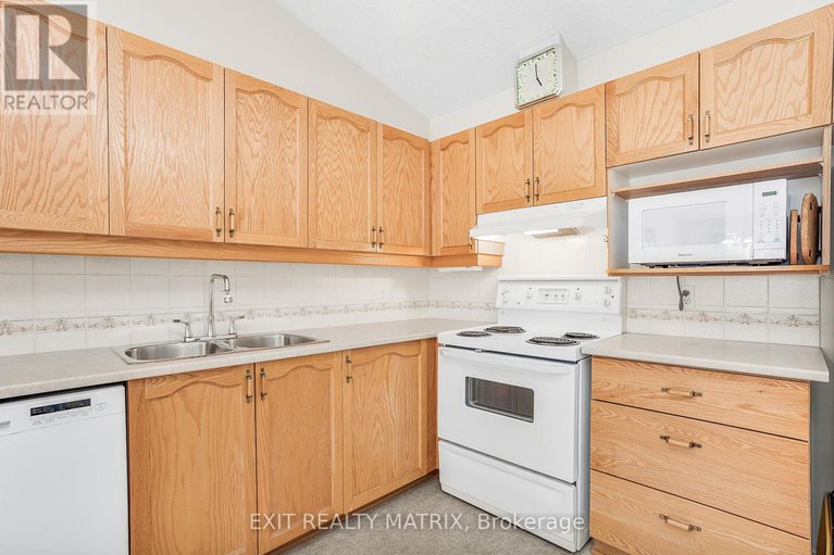 28129877/1241-foxborough-private/beaconwood/ottawa/ontario/K1J1E2_11