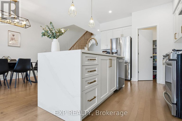 29194137/687-capricorn-circle/riverside-southgloucester-glen/ottawa/ontario/K4M0J5_14