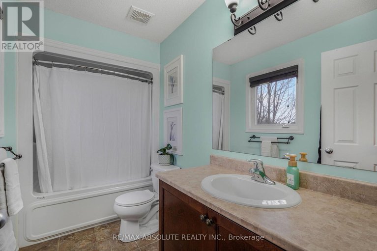 29664919/229-mica-crescent/town-of-rockland/clarence-rockland/ontario/K4K0E3_20