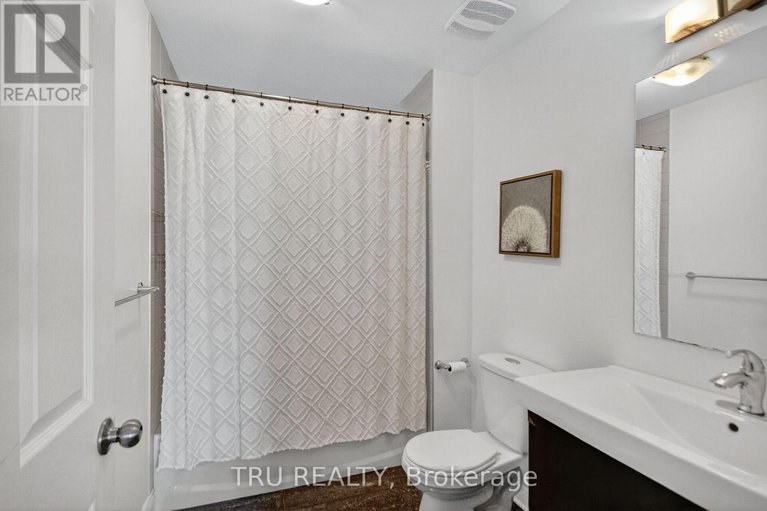 28954413/2642-palings-private/emerald-woodssawmill-creek/ottawa/ontario/K1T4A4_31