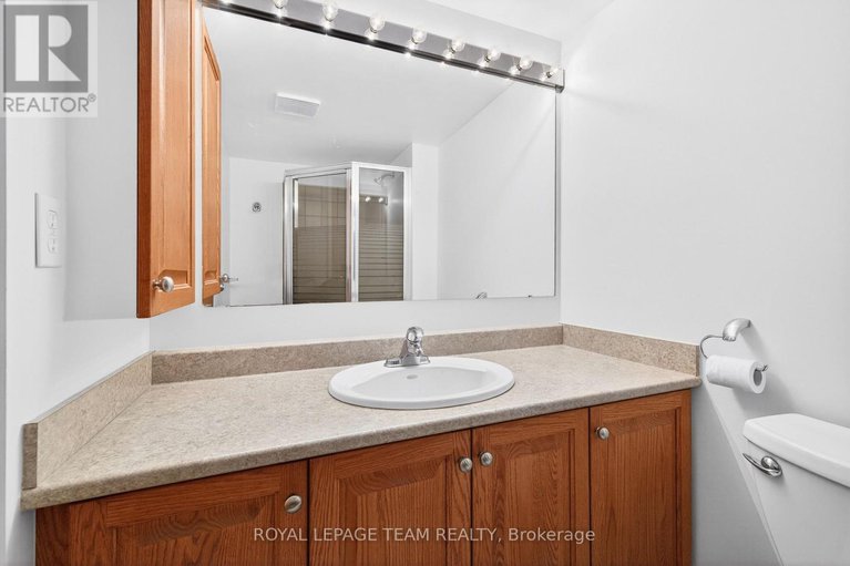 29312741/1506-2760-carousel-crescent/emerald-woodssawmill-creek/ottawa/ontario/K1T2N4_13