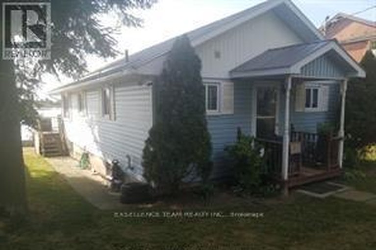 29605196/6803-st-louis-point-road-s/south-glengarry-charlottenburgh-twp/south-glengarry/ontario/K0C2E0_15