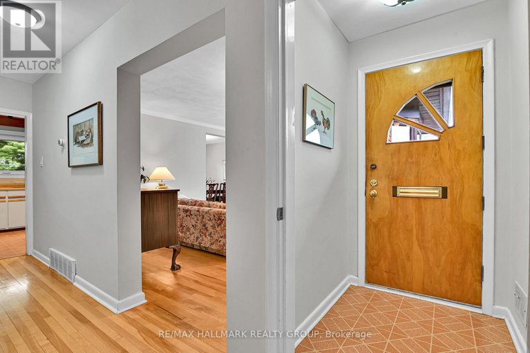 28801055/1256-field-street/bel-air-park/ottawa/ontario/K2C2R2_3