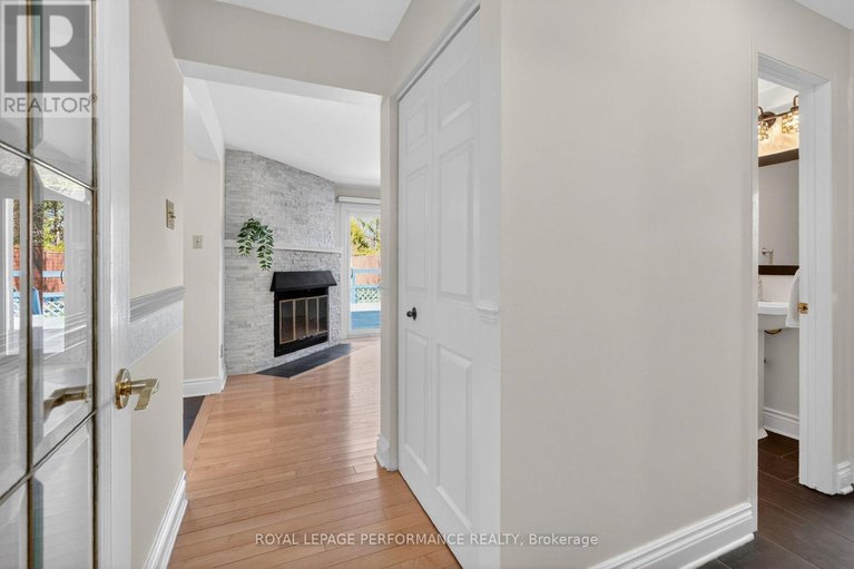 29643949/13-valley-ridge-street/borden-farmstewart-farmcarleton-heightsparkwood-hills/ottawa/ontario/K2E7W1_20